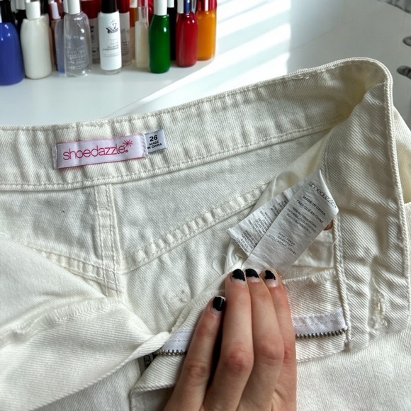 NWOT WHITE DENIM SHORTS - Picture 3 of 3
